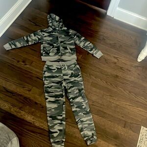 Girls size 7-8 Splendid Camo French terry sweat pant set